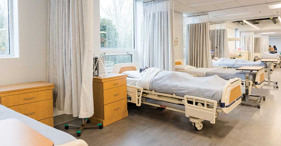 A realistic lab classroom with hospital beds